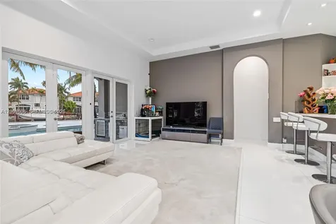 1260 Harbor Court Hollywood FL 33019