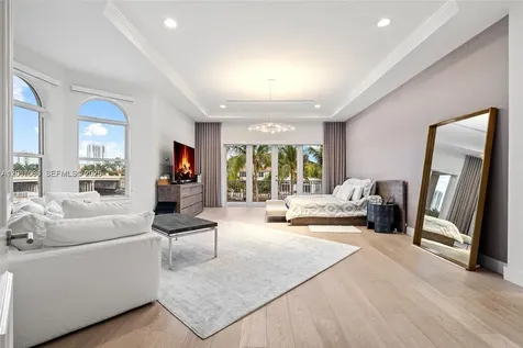 1260 Harbor Court Hollywood FL 33019
