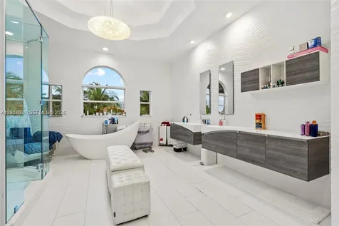 1260 Harbor Court Hollywood FL 33019