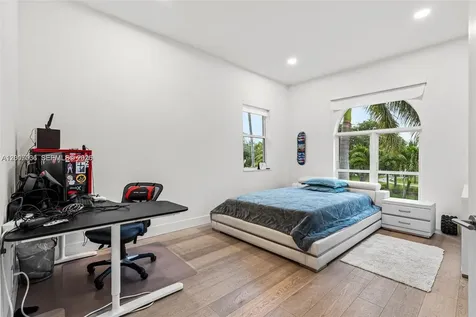 1260 Harbor Court Hollywood FL 33019