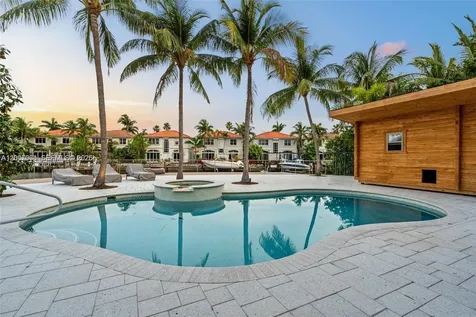 1260 Harbor Court Hollywood FL 33019