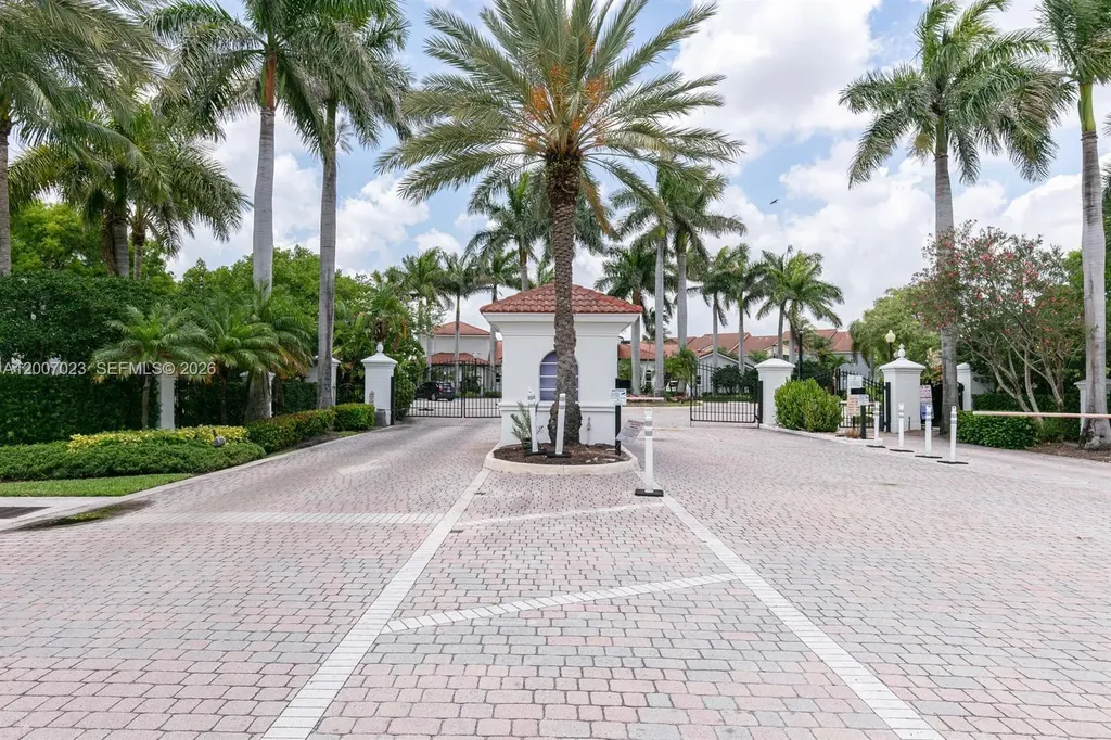 120 Villa Circle Boynton Beach FL 33435