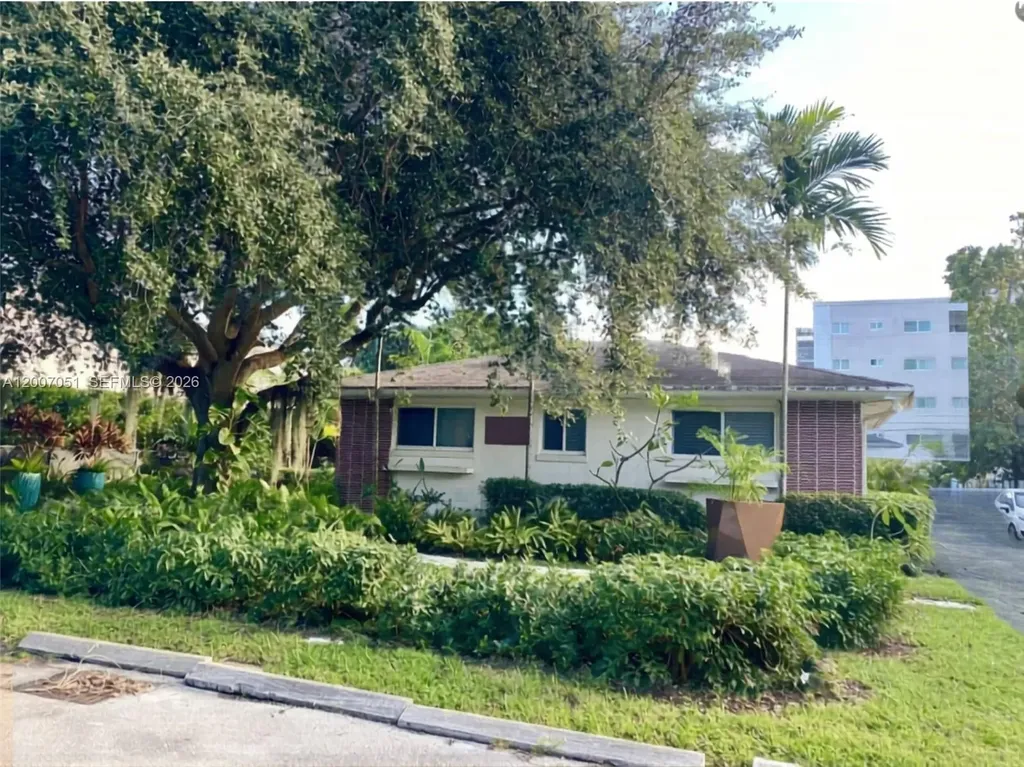 812 NE 90 Miami Shores FL 33138