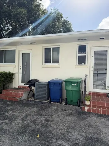 812 NE 90 Miami Shores FL 33138