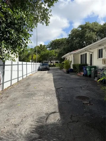 812 NE 90 Miami Shores FL 33138