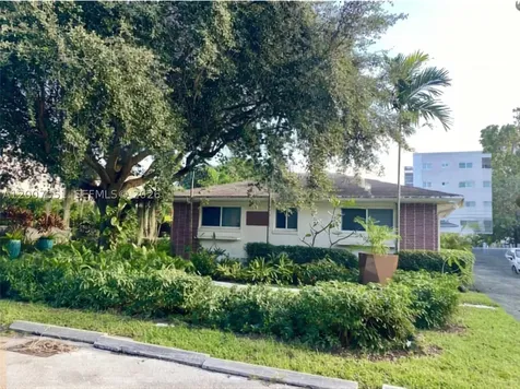 812 NE 90 Miami Shores FL 33138