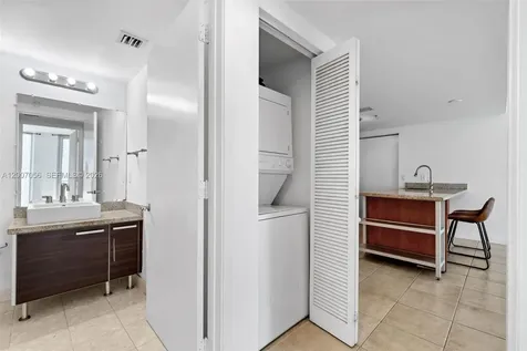 185 SW 7th Street Miami FL 33130