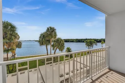 500 Bayview Drive Sunny Isles Beach FL 33160