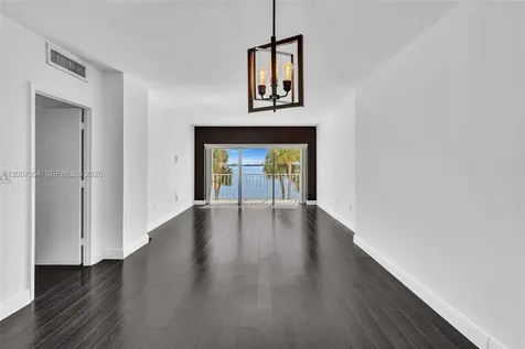 500 Bayview Drive Sunny Isles Beach FL 33160