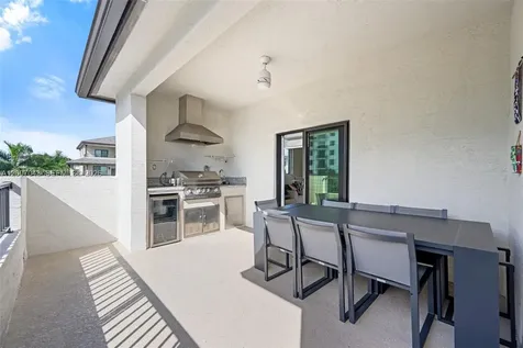 8387 NW 43rd Street Doral FL 33166