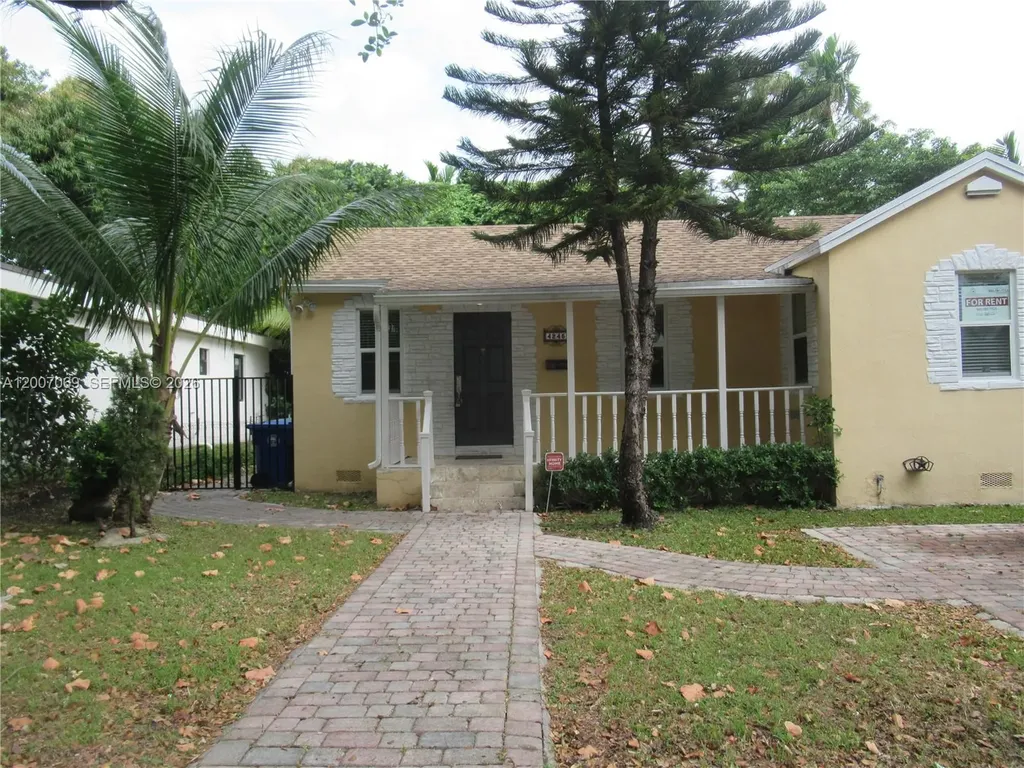 4245 SW 7th Street Miami FL 33134