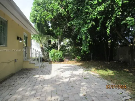4245 SW 7th Street Miami FL 33134