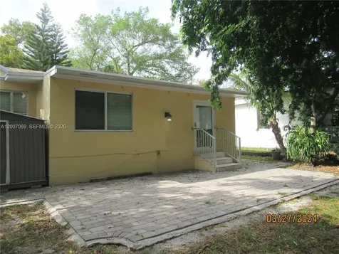 4245 SW 7th Street Miami FL 33134