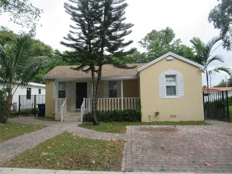 4245 SW 7th Street Miami FL 33134
