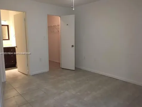 Miami FL 33196