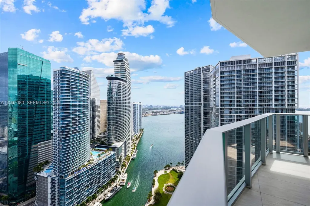 77 SE 5th Street Miami FL 33131