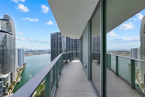 77 SE 5th Street Miami FL 33131