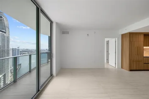 77 SE 5th Street Miami FL 33131