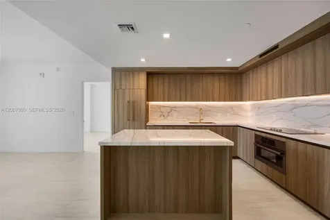 77 SE 5th Street Miami FL 33131