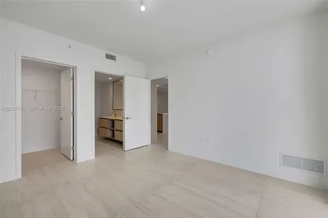 77 SE 5th Street Miami FL 33131