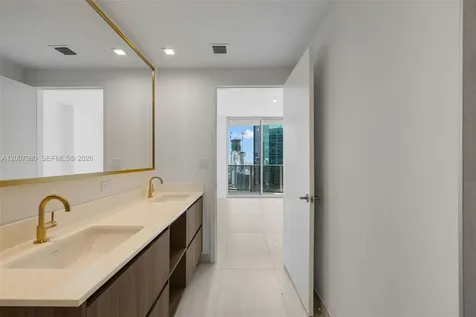 77 SE 5th Street Miami FL 33131