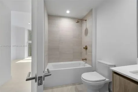 77 SE 5th Street Miami FL 33131