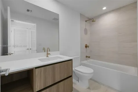 77 SE 5th Street Miami FL 33131