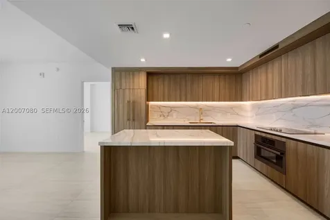 77 SE 5th Street Miami FL 33131