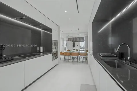 300 Biscayne Blvd Way Miami FL 33131