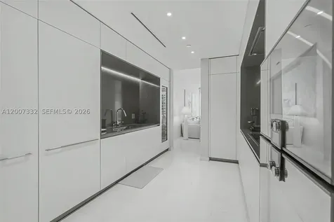 300 Biscayne Blvd Way Miami FL 33131