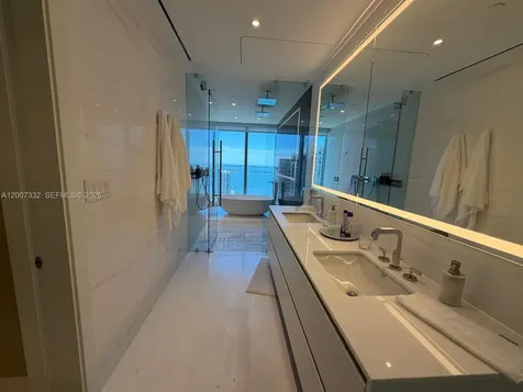 300 Biscayne Blvd Way Miami FL 33131