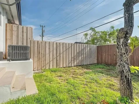 4817 E 9th Lane Hialeah FL 33013