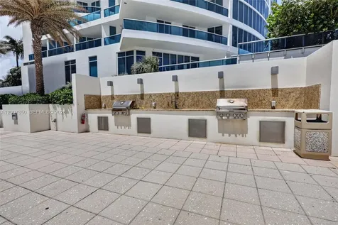 2751 S Ocean Drive Hollywood FL 33019
