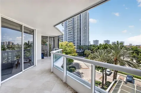 21205 Yacht Club Drive Aventura FL 33180