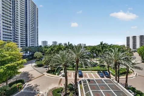 21205 Yacht Club Drive Aventura FL 33180