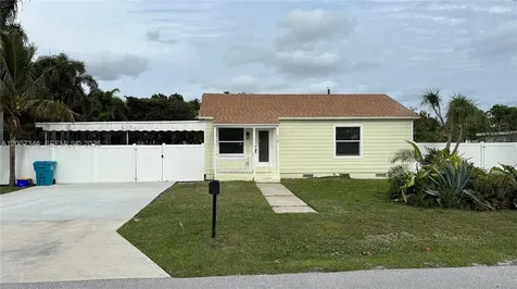 119 SW 8th Avenue Boynton Beach FL 33435