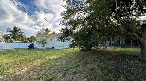 119 SW 8th Avenue Boynton Beach FL 33435