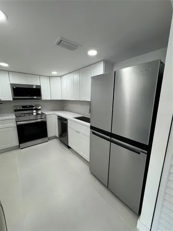 8261 NW 8th Street Miami FL 33126