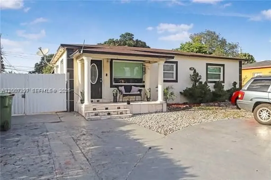 571 E 60th Street Hialeah FL 33013