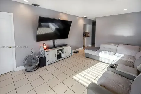 571 E 60th Street Hialeah FL 33013