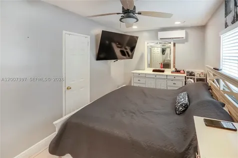 571 E 60th Street Hialeah FL 33013