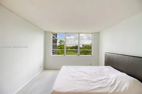 4015 W Palm Aire Drive Pompano Beach FL 33069