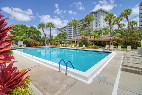 4015 W Palm Aire Drive Pompano Beach FL 33069