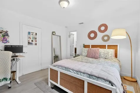 2940 SW 25th Terrace Miami FL 33133