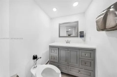 5401 Collins Avenue Miami Beach FL 33140