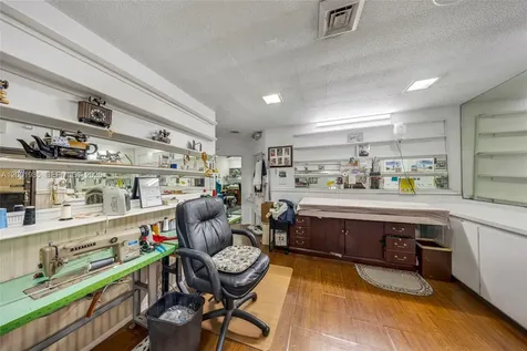 5401 Collins Avenue Miami Beach FL 33140