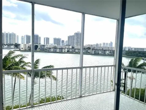 2861 Leonard Drive Aventura FL 33160