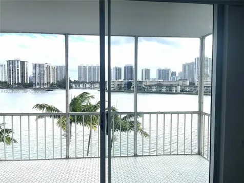 2861 Leonard Drive Aventura FL 33160