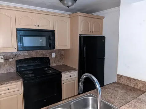 7125 NW 186th Street Hialeah FL 33015