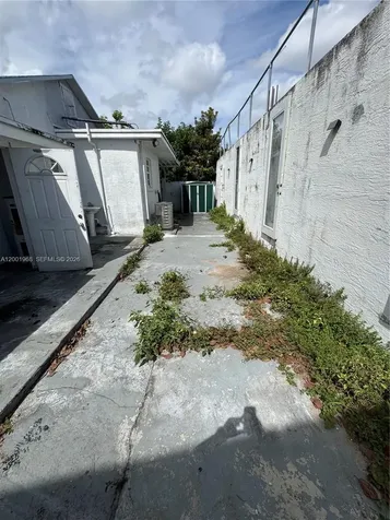 3175 NW 27th Street Miami FL 33142